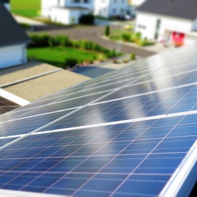 Panele solarne czy kolektory słoneczne? Czym się różnią i które wybrać?